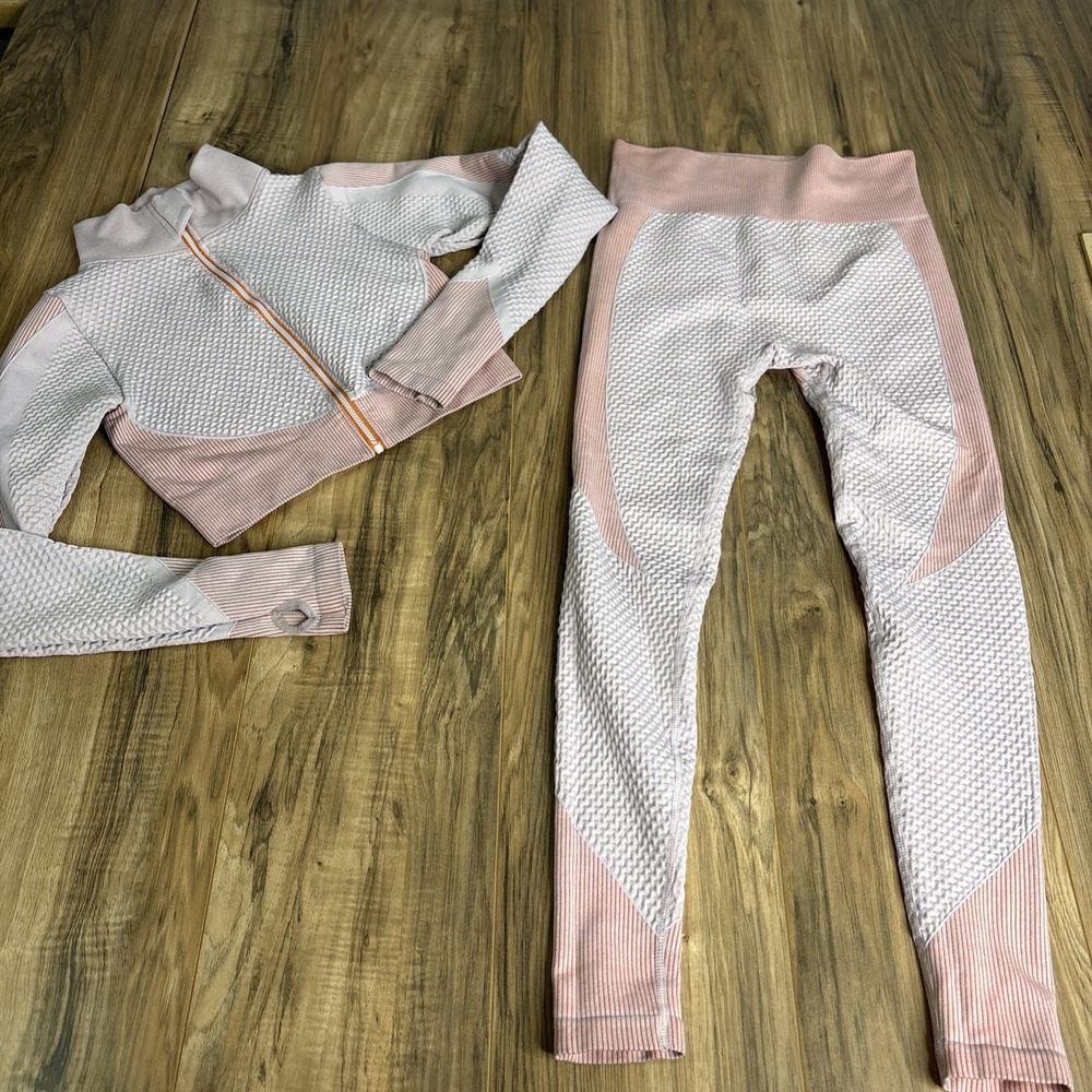New Mix Workout Outfit Women's Medium Pink/ White Full Zip‎ Top